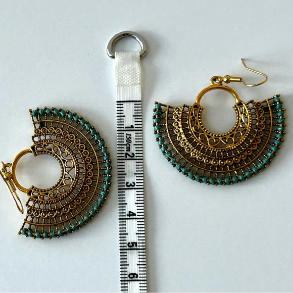 🏖️Beachy Bohemian Dangling Fan-Shaped Earrings. White, Turquoise or Black. - Picture 8 of 11